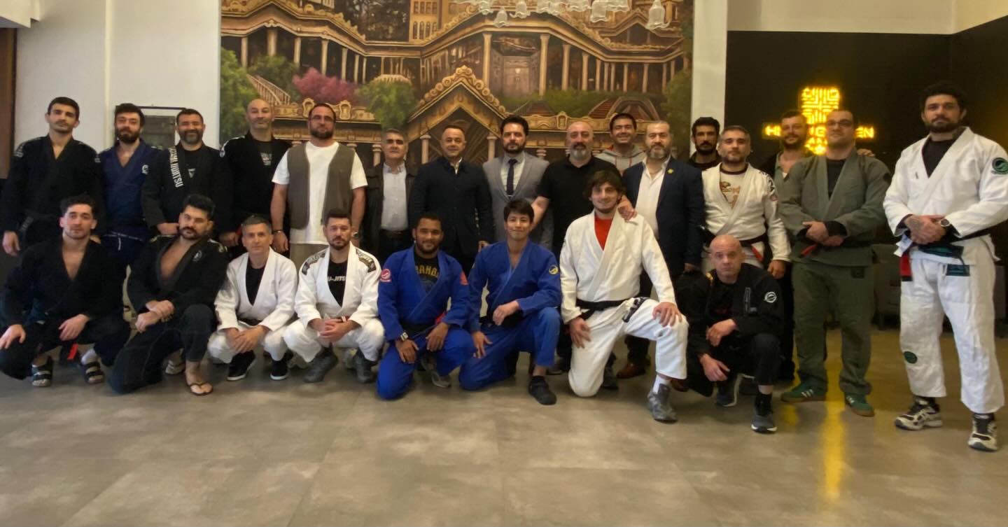 Brezilya Jujitsu ekibi ile bir araya gelinerek kapsamlı bir istişare toplantısı gerçekleştirilmiştir.